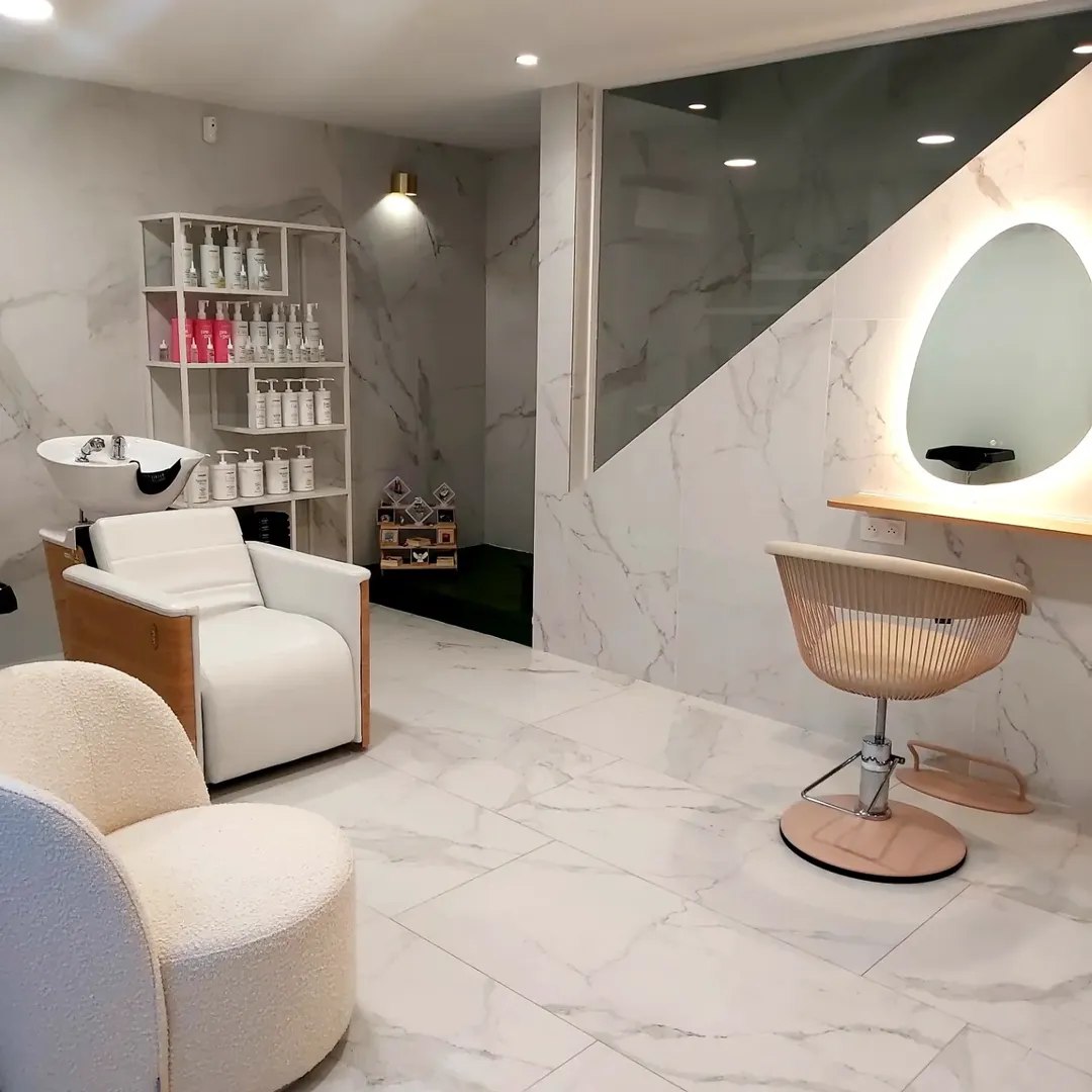Intérieur du salon Au Bonheur de Biarritz